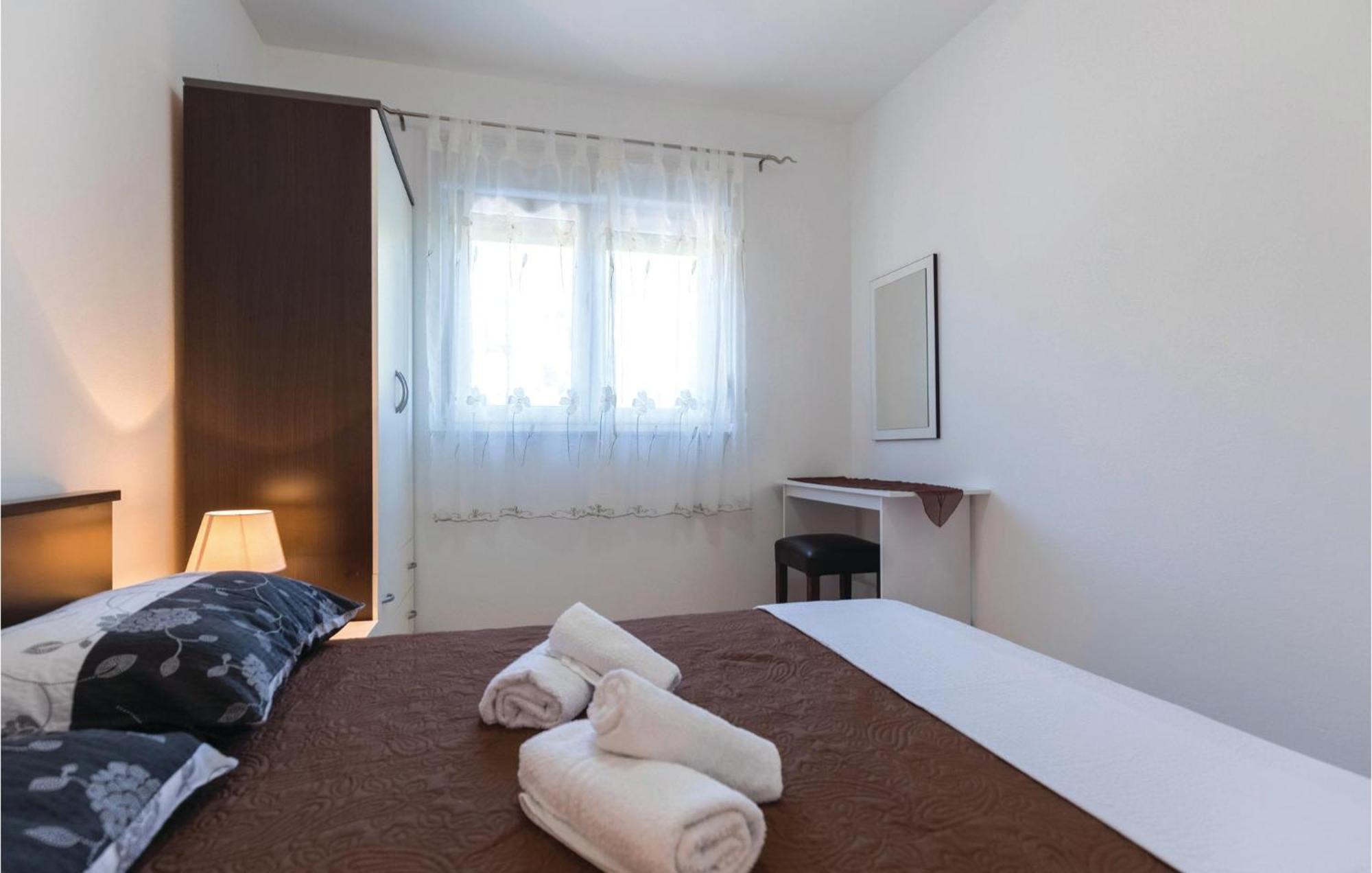 1 Bedroom Cozy Apartment In Klek Exterior foto