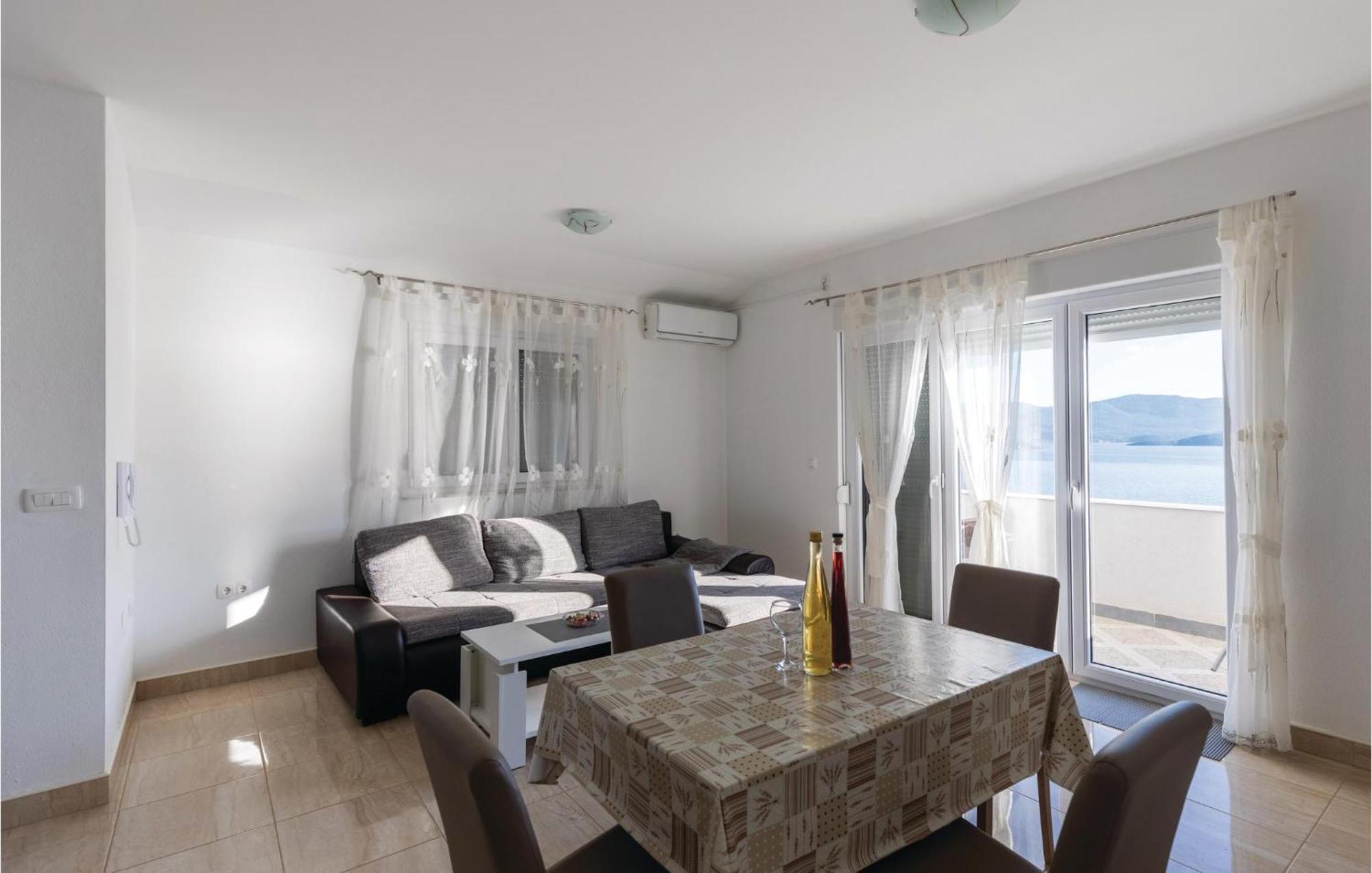 1 Bedroom Cozy Apartment In Klek Exterior foto