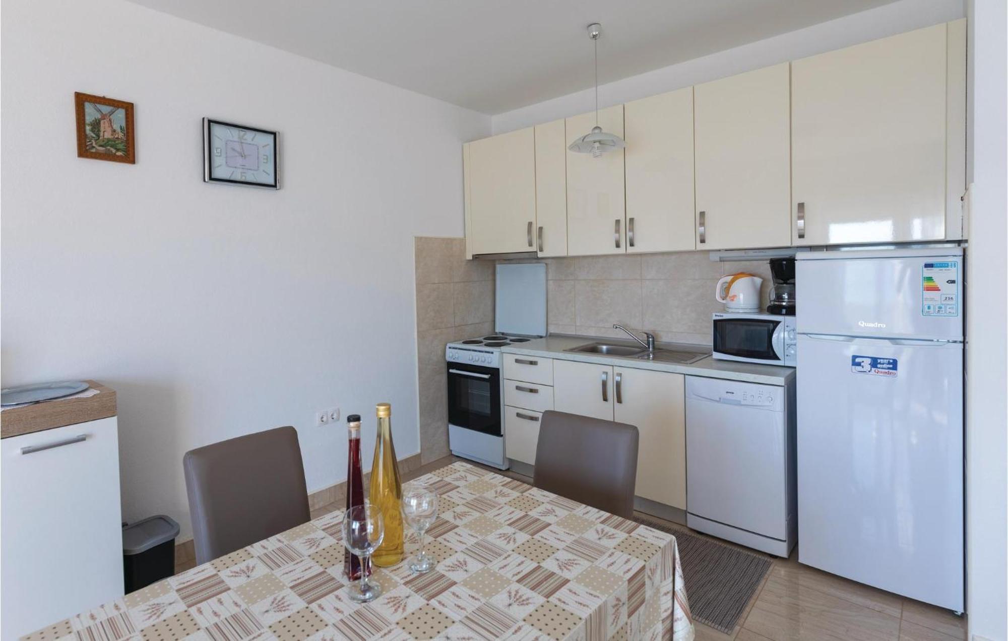 1 Bedroom Cozy Apartment In Klek Exterior foto